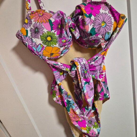 Cut-out one piece swimsuit - Picture 3 of 4